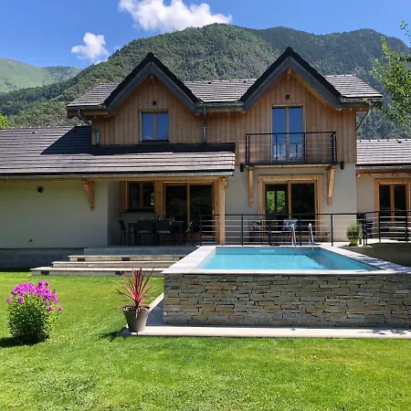 Chalet Barbara With Swimming Pool In The Heart Of Oisans